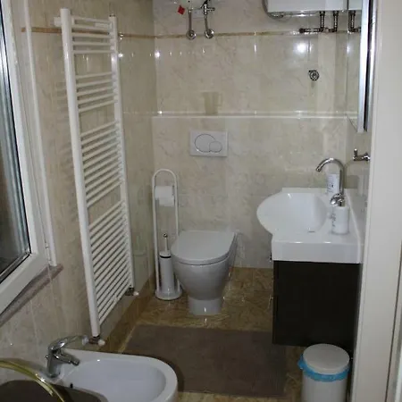 Δωμάτια σε οικογενειακή κατοικία Sandi Izola